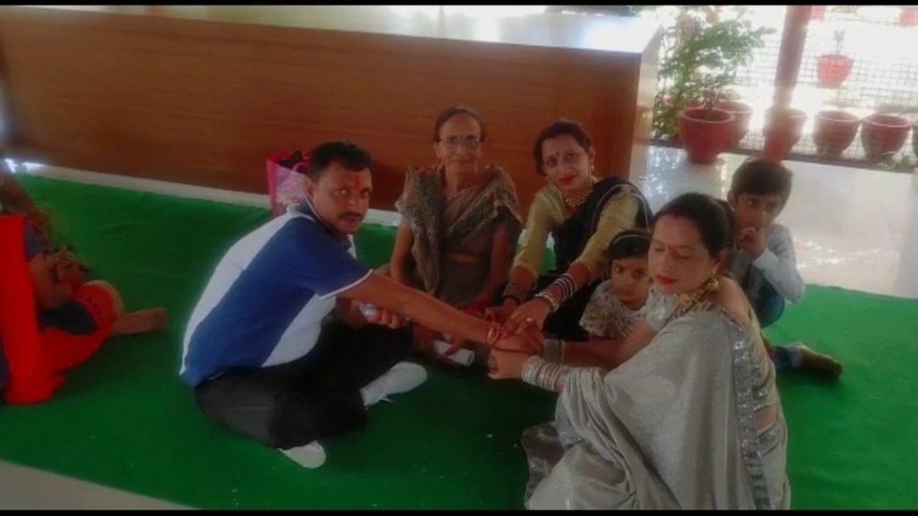 rakshabandhan-festival-celebrated-with-great-pomp-in-bulandshahr-district-jail