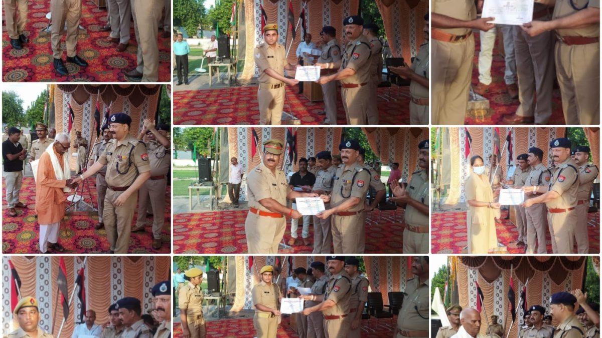 एसपी राजेश द्विवेदी ने सेवानिवृत्त पुलिस अधिकारियों/कर्मचारियों व अच्छे कार्य करने वाले 75 पुलिस कर्मियों को किया सम्मानित