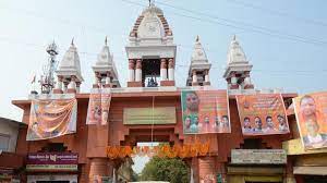 gorakhpur-chief-minister-yogi-adityanath-reached-gorakshanath-temple