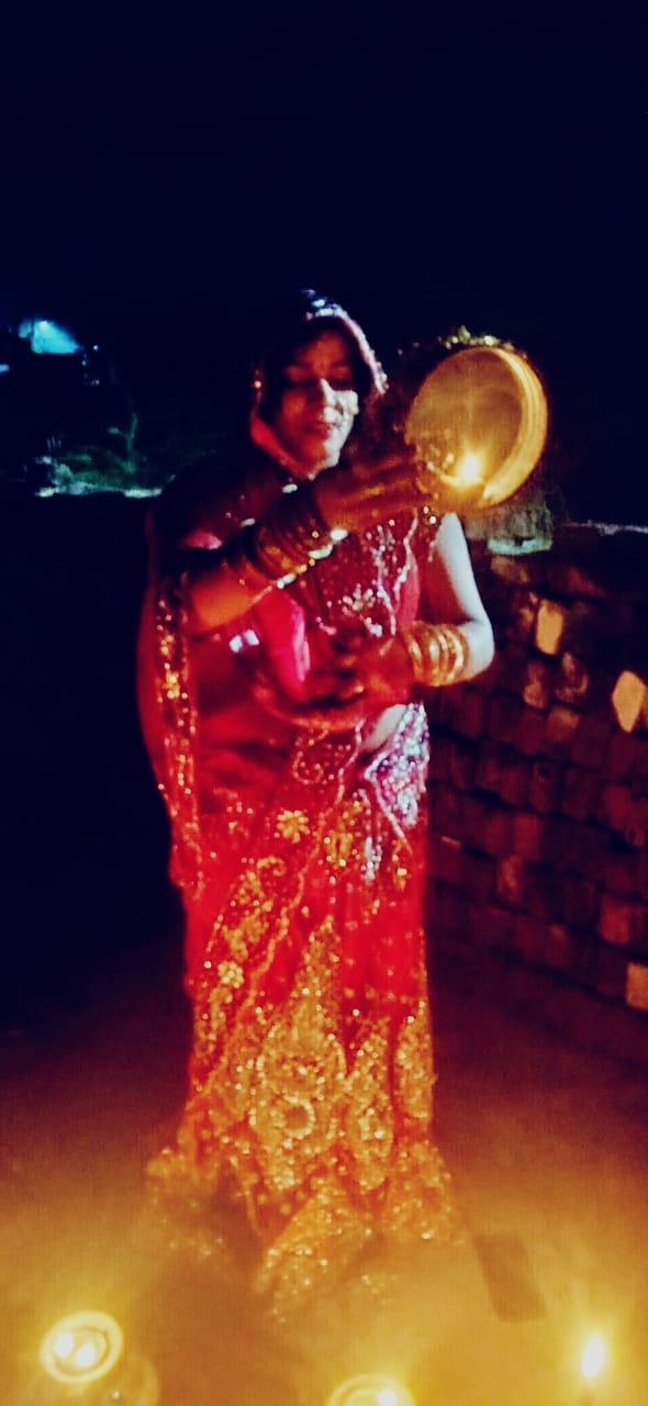 on-the-occasion-of-karvachauth-married-women-worshipped-the-moon