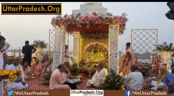 devotees-made-shri-shri-radha-vrindavan-chandra-boating-in-yamuna-ji