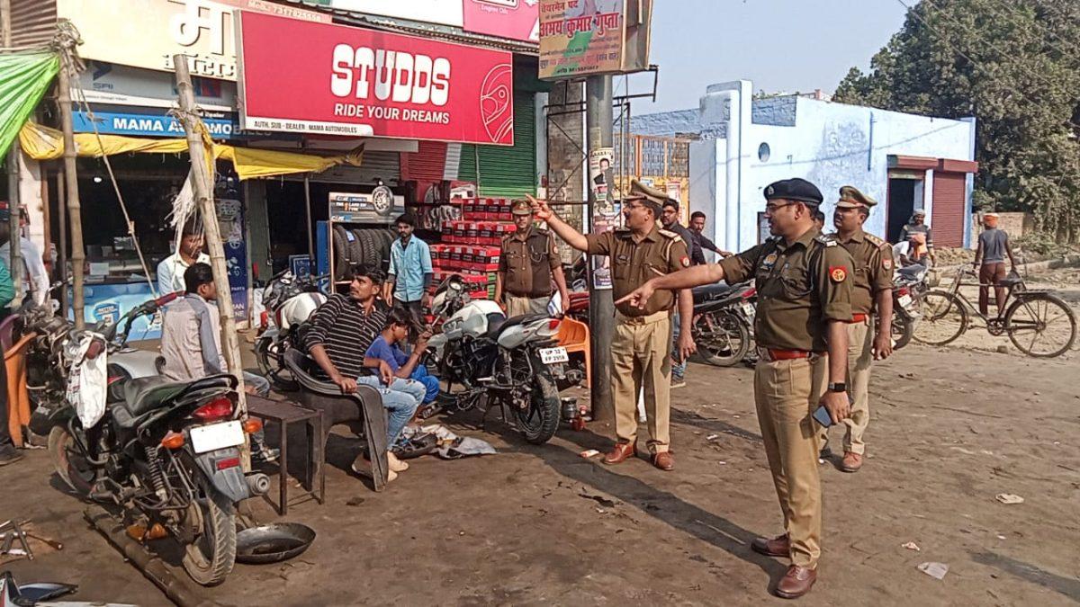 संडीला एसडीएम देवेंद्र पाल सिंह वा सीओ अंकित मिश्रा ने बस स्टैंड चौराहे पर लग रही जाम के विरुद्ध चलाया अभियान