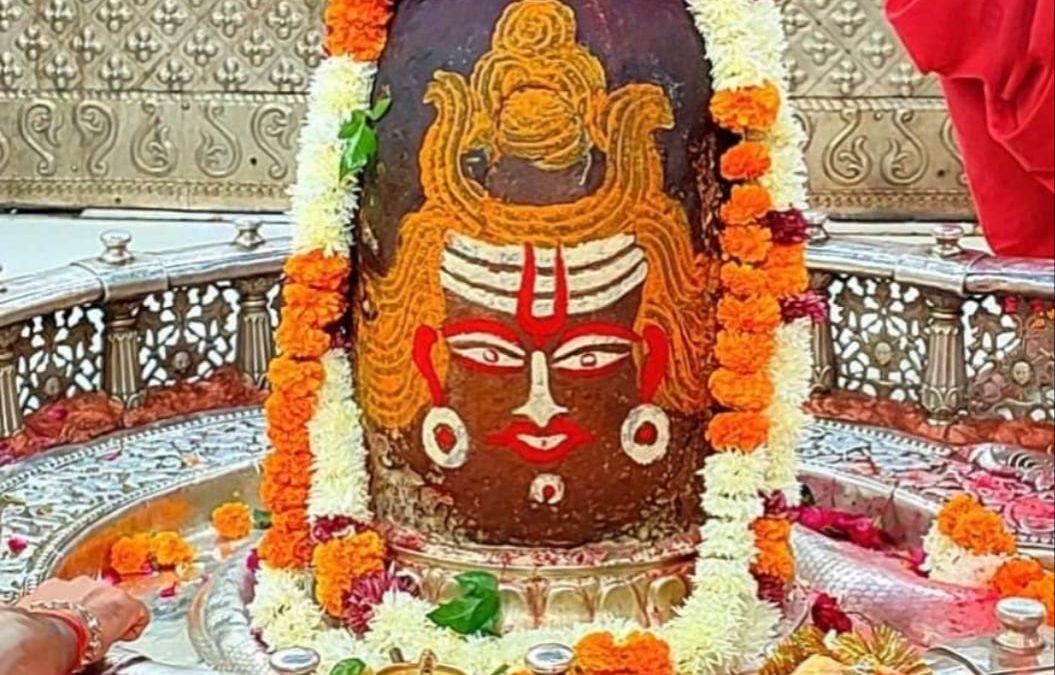 महाकाल मंदिर में 20 दिसंबर से मोबाइल पर बैन लगाया जाएगा।