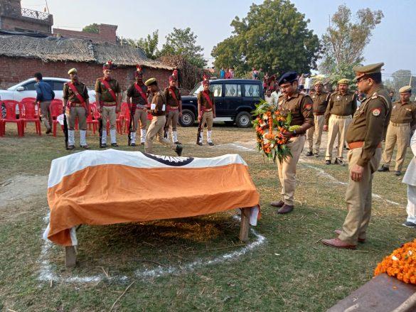 Resident of Terva Dahingwa of Kasimpur, was cremated with state honors