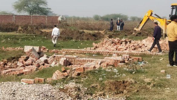 bulldozer-on-illegal-plotting-by-unnao-shuklaganj-development-authority