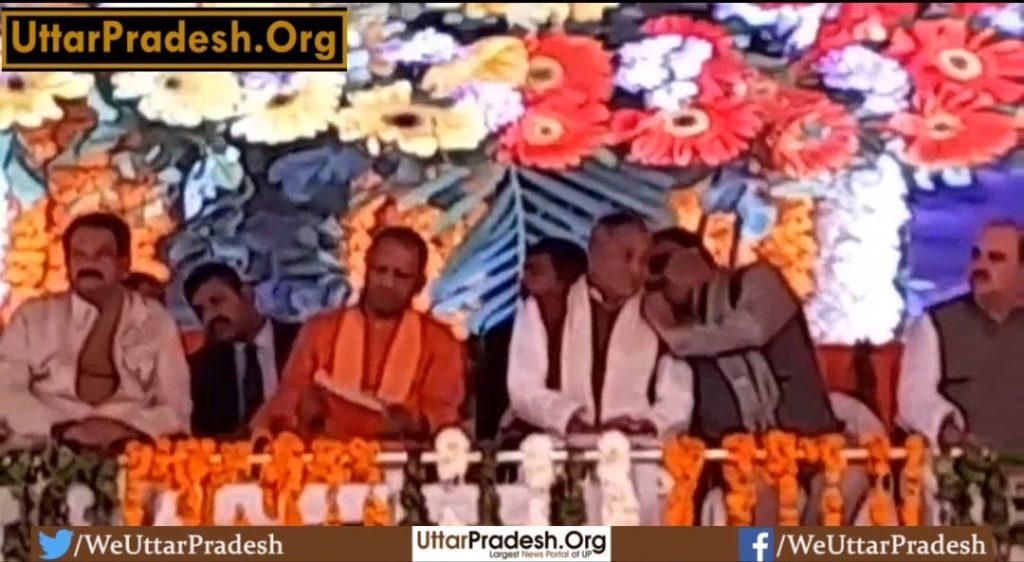 speech-from-yogi-adityanath-manch-started-by-saying-radhe-radhe