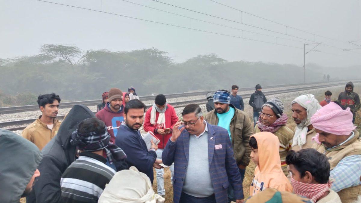 जीवित को मृत दिखाकर जमीन अपने नाम कराने का मामला