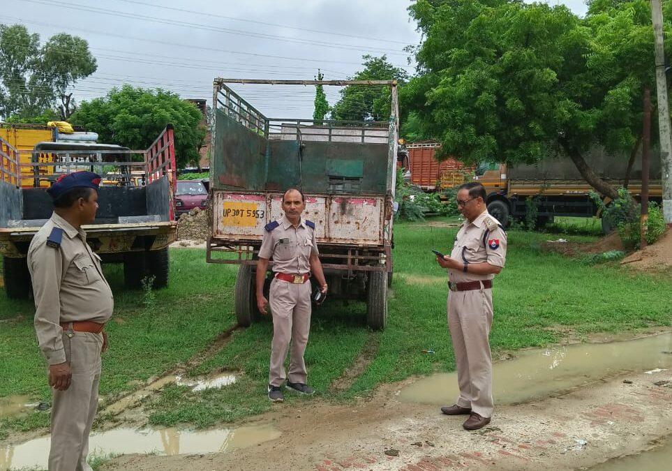 हरदोई:-अनाधिकृत रूप से संचालित वाहनों का किया गया चालान ।